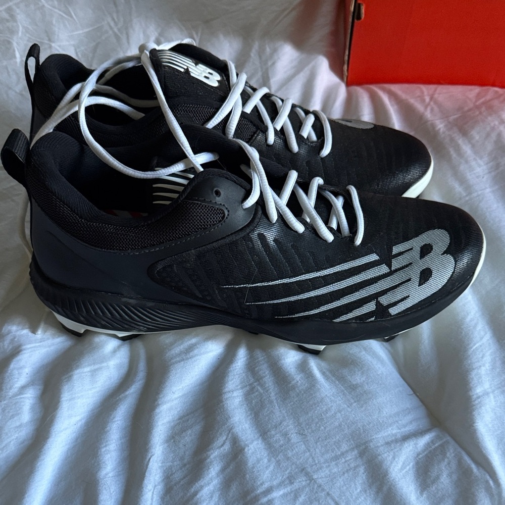 New Balance Black And White Baseball Cleats - Picture 5 of 7